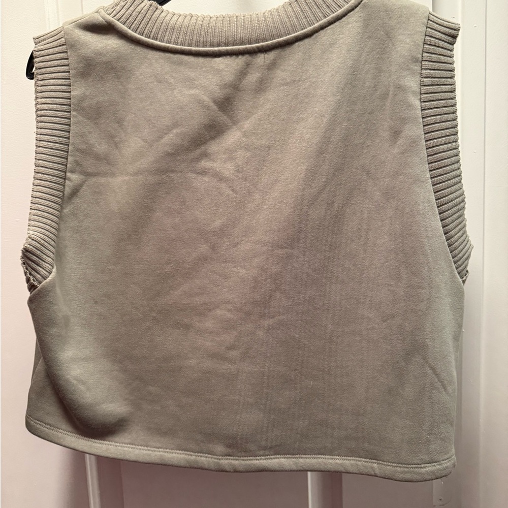 Zara Sleeveless V-Neck Top - Picture 3 of 3